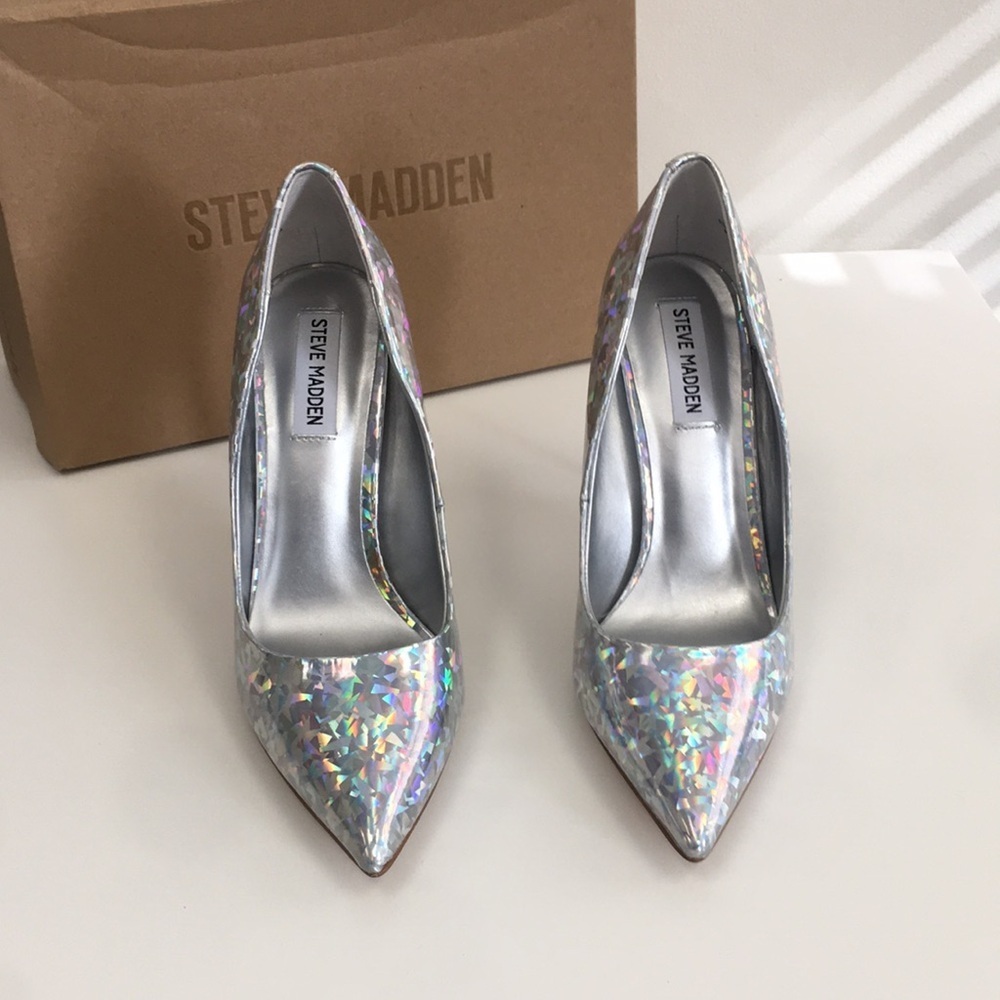 New Woman’s Steve Madden Hologram High Heels - Picture 3 of 6